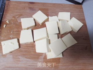 红烧鸡蛋豆腐步骤1