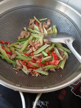 猪肉炒西芹步骤12