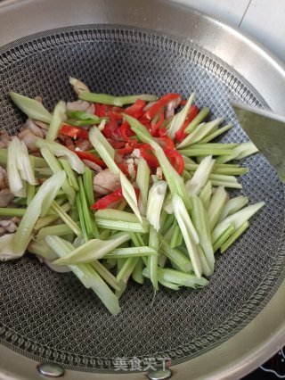 猪肉炒西芹步骤11