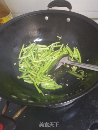 蒜末炒茼蒿步骤4