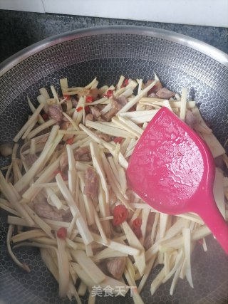 茭白炒肉片步骤5