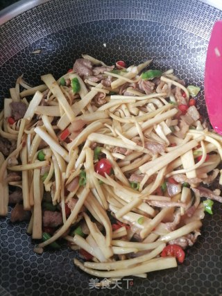茭白炒肉片步骤7
