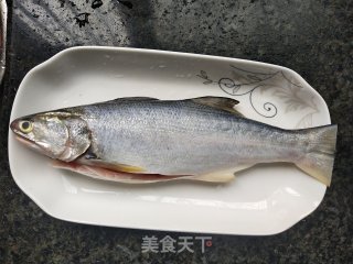 红糟蒸午鱼步骤1