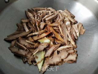 芹菜炒笋干步骤5