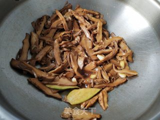 芹菜炒笋干步骤6