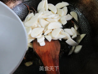 六月黄炒茭白步骤8