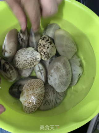 蛤蜊娃娃菜步骤1