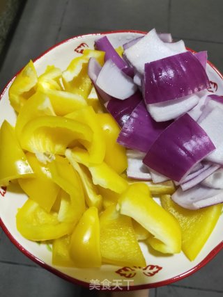 菜椒洋葱炒五花肉步骤1