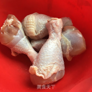 菌菇烧鸡腿步骤1
