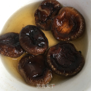 菌菇烧鸡腿步骤3