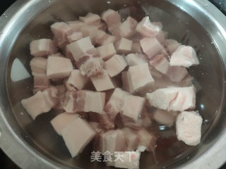 五花肉焖小土豆步骤1