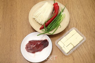 蒸牛肉豆腐金针菇步骤1