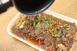 蒸牛肉豆腐金针菇步骤12