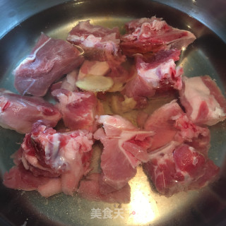 毛豆烧排骨步骤1