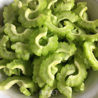 豆豉炒苦瓜步骤1