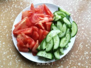 番茄黄瓜炒蛋步骤2