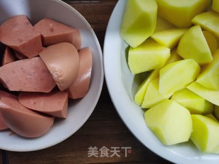 油炸土豆火腿肠步骤1