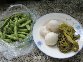 咸菜蘑菇炒毛豆步骤1