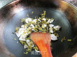 咸菜蘑菇炒毛豆步骤5