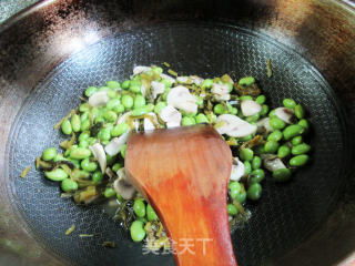 咸菜蘑菇炒毛豆步骤8