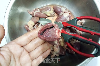 麻辣鸡胗鸡心步骤2