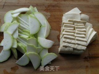 蛏子蒲瓜烧豆腐步骤2