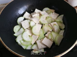 蛏子蒲瓜烧豆腐步骤4