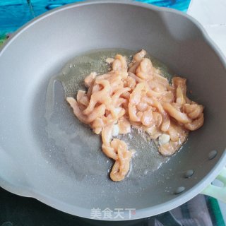 鸡胸肉炒辣椒步骤7