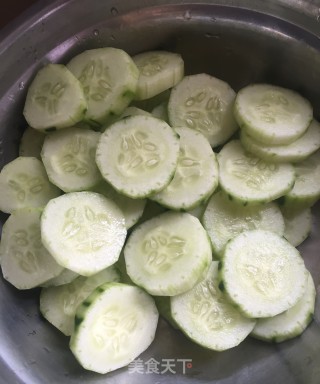 紫苏炒黄瓜步骤4