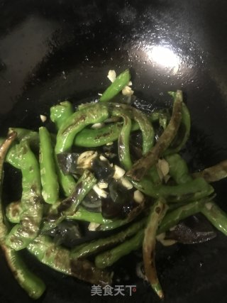 青椒炝皮蛋步骤6