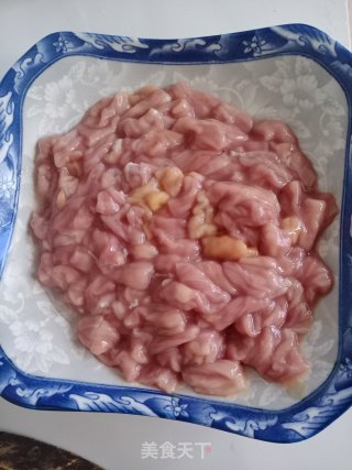 青椒炒粉肠步骤1