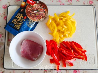 彩椒炒肉步骤1