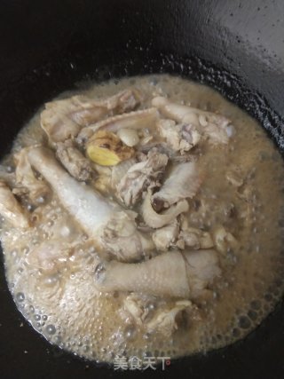 鸡腿肉焖煮云耳步骤2