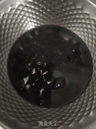 鸡腿肉焖煮云耳步骤3