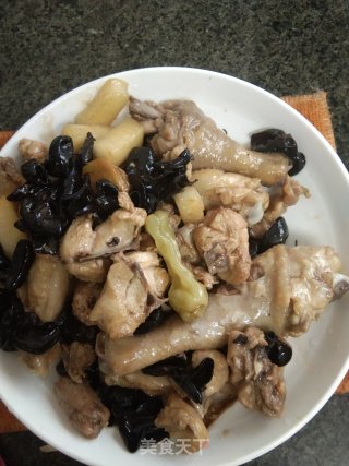 鸡腿肉焖煮云耳步骤6