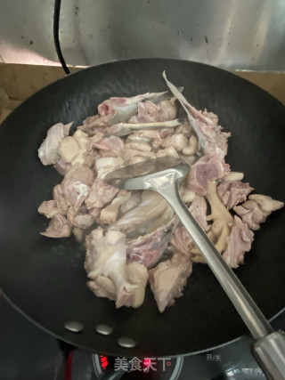 酸姜炒鸭步骤1