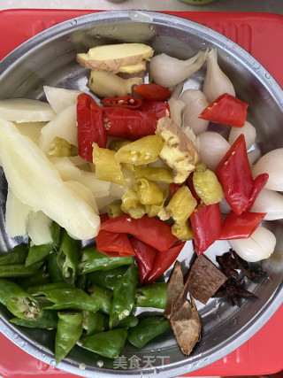 酸姜炒鸭步骤2