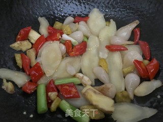 酸姜炒鸭步骤3