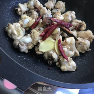 鹿茸菇炖鸡块步骤6