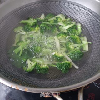 尖椒炒西兰花步骤3