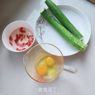 枸杞、丝瓜炒鸡蛋步骤1
