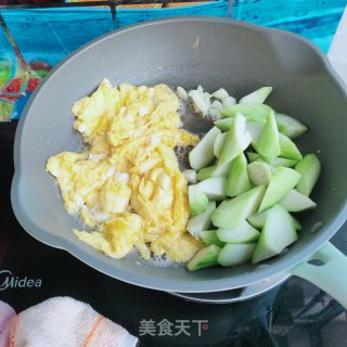 枸杞、丝瓜炒鸡蛋步骤5