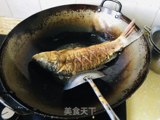 家常红烧鲤鱼步骤2