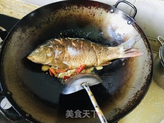 家常红烧鲤鱼步骤3