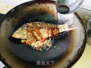 家常红烧鲤鱼步骤4