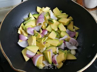 洋葱炒南瓜步骤2
