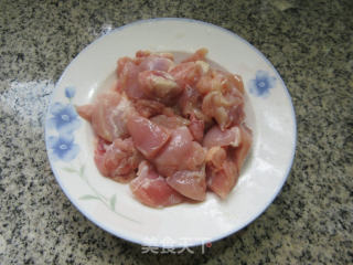 鸡腿肉丁炒豇豆步骤3