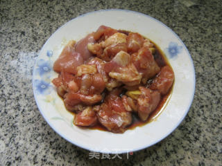 鸡腿肉丁炒豇豆步骤8