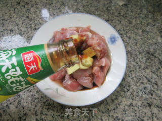 鸡腿肉丁炒豇豆步骤6