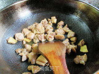鸡腿肉丁炒豇豆步骤10